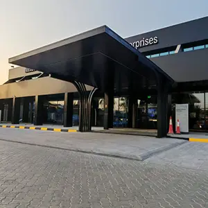 Desert-proofed powder-coated aluminium pergola over a commercial entrance canopy
